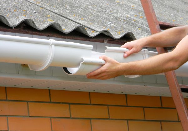 Gutter Hanging in Decatur